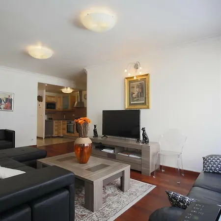 Champs-elysees Apartment *