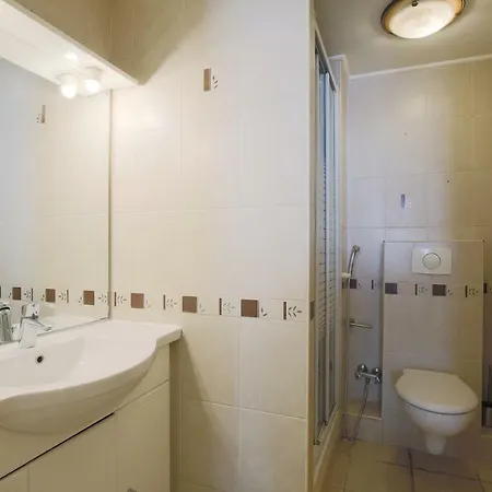 Champs-elysees Apartment