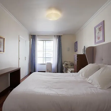 Champs-elysees Apartment